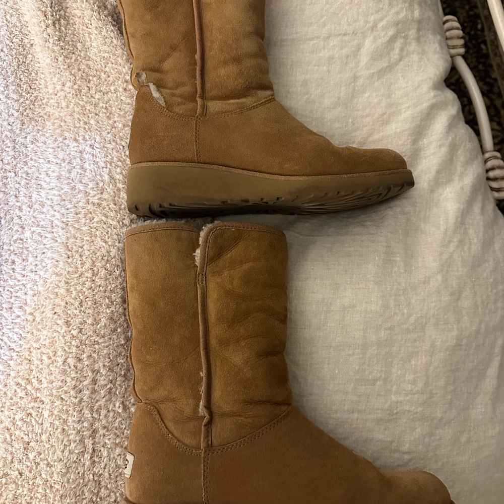Women’s size 8.5 platform cognac color Uggs